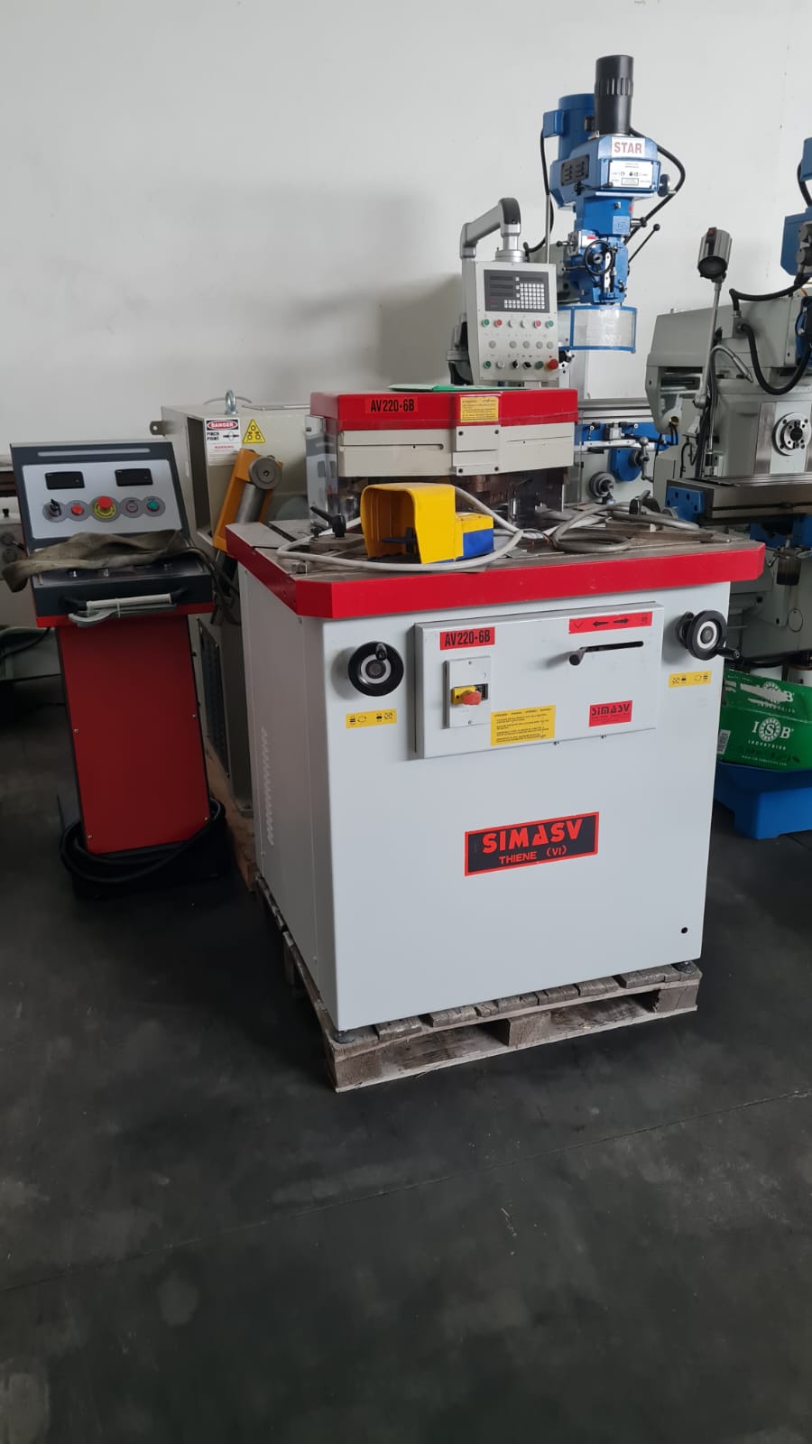 Scantonatrice idraulica angolo variabile marca SIMASV mod. AV226/B